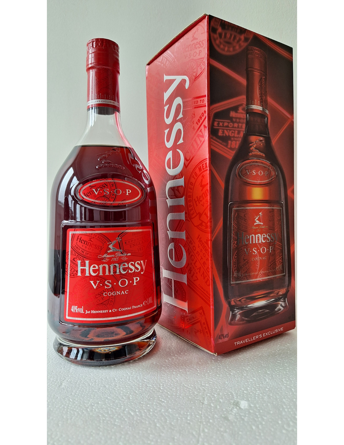 Traveller\'s VSOP cabinet7 | Hennessy Exclusive Cognac