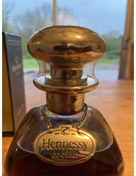 Hennessy Cognac Library Tome Blue Book 010