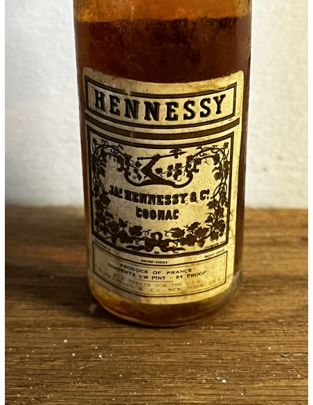 Hennessy Cognac 3 star miniature 010