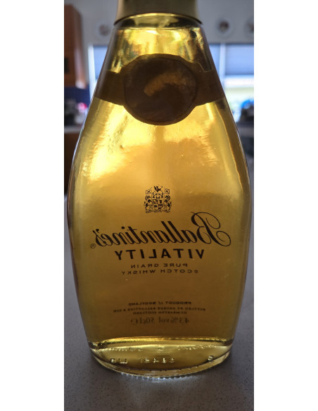 Ballantine's Vitality Pure Grain Scotch Whisky 07