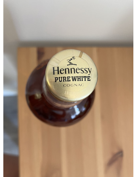 Hennessy Cognac Pure White 09