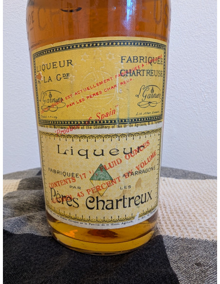 Peres Chartreux  Chartreuse Yellow Bottled 1930-1945 - Tarragona 011