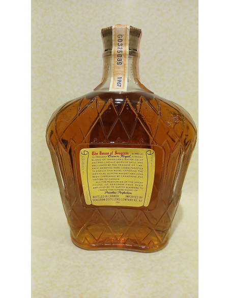 Seagram's Crown Royal Fifth Whisky (bottled 1967) 09