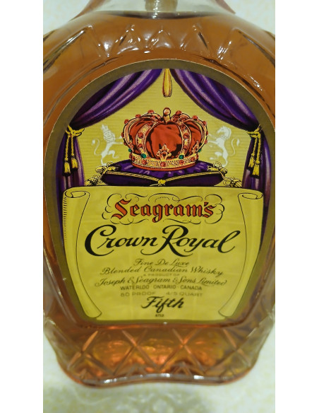 Seagram's Crown Royal Fifth Whisky (bottled 1967) 012