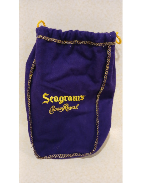 Seagram's Crown Royal Fifth Whisky (bottled 1967) 014