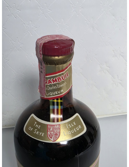 Drambuie Prince Charles Edward's Liqueur 011