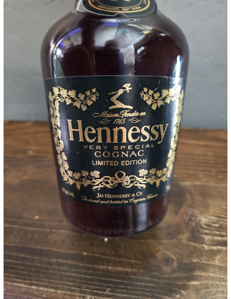 Hennessy Cognac Limited VS edition in Honor of the 44th president 012