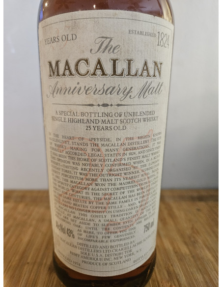 The Macallan Whisky Anniversary Malt 25 year old 011